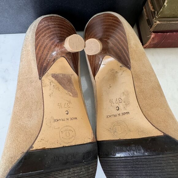 Chanel Beige Suede Heels Mixed Media Exotic Lizard Pointed Cap Toe Size 37.5 - Picture 5 of 11